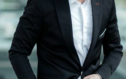 Walk the Aisle in Luxury: Premium Wedding Suits Redefining Groom’s Attire